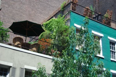 Jak zaaranżować balkon – pomysły na meble i dodatki?